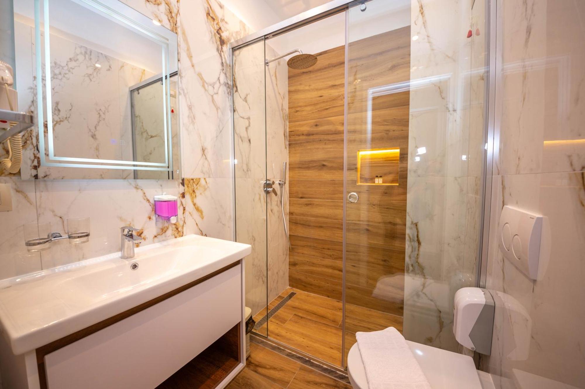 Hotel Vila Misiri Durrës 외부 사진
