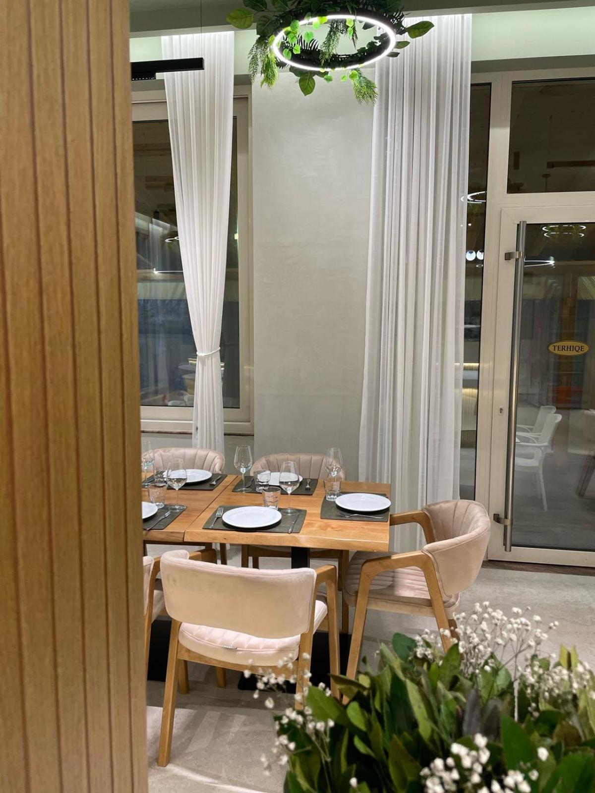 Hotel Vila Misiri Durrës 외부 사진
